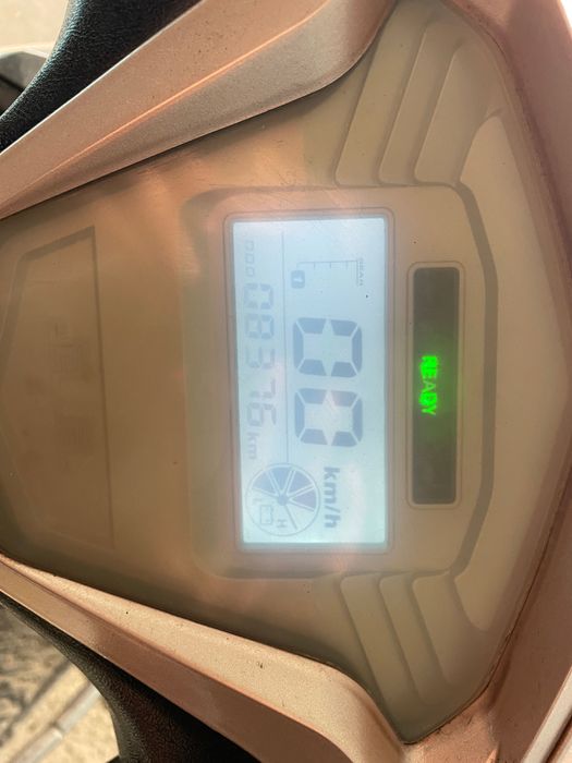 Elektron skuter sotiladi