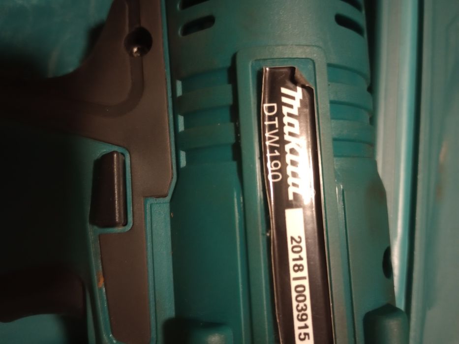 Pistol mpact cu acumulator Makita