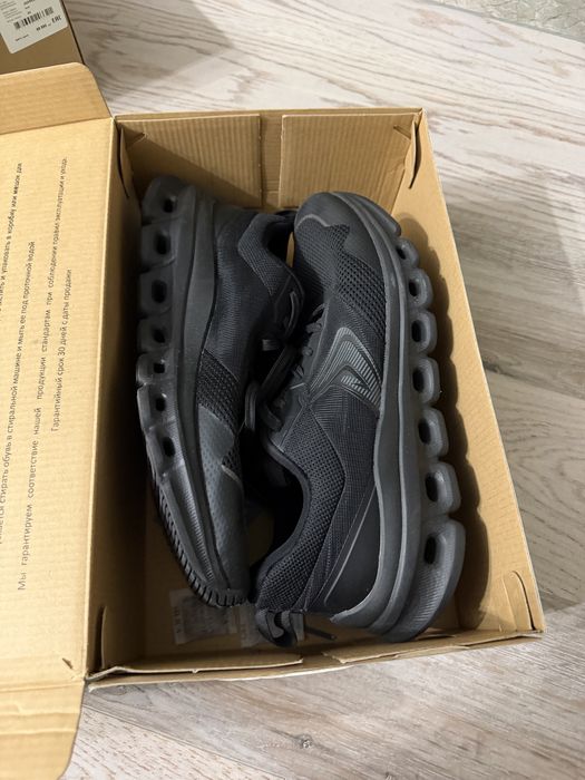 Обувь в оригинале.