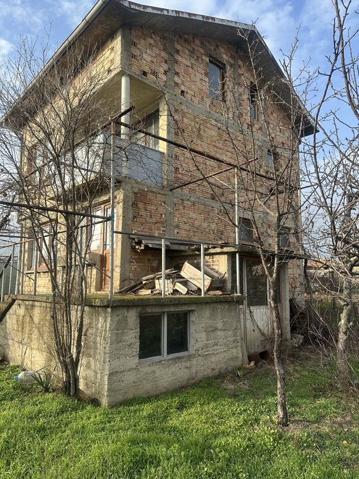 Home Depo продава къща в село Шейново- Казанлък