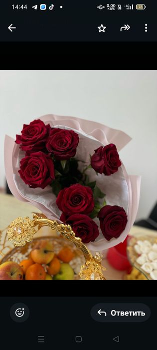 Продам 2 букеты.Красные цветы и Белые цветы