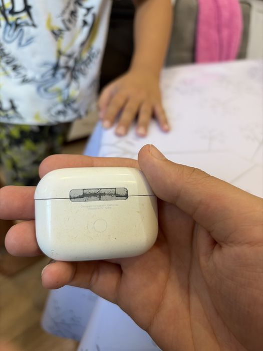 Airpods pro оригинал кейс продам