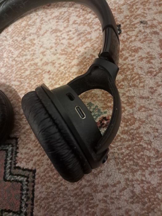 Căști Bluetooth JBL Tune 520BT – stare bună