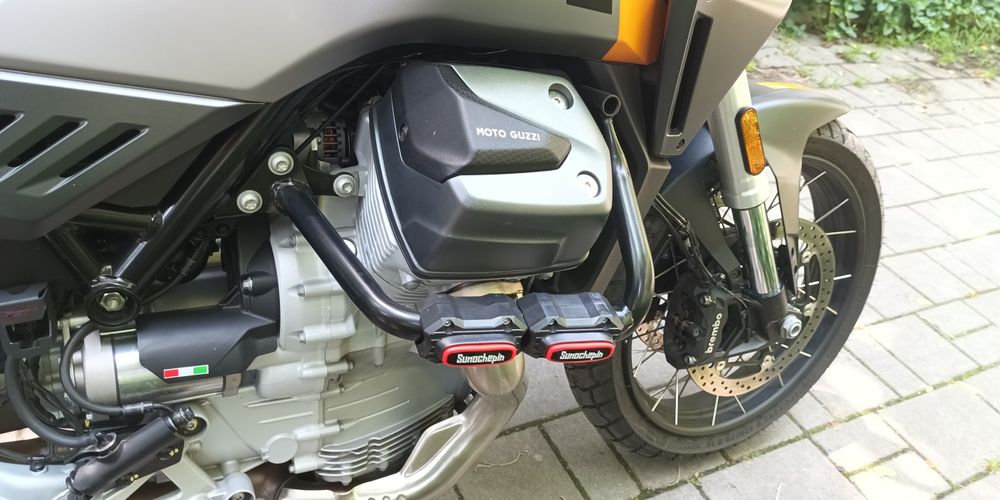 Moto Guzzi Stelvio-Giallo Savana 2024