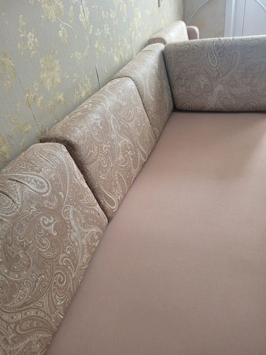 Продам диван  и кресло в гостиную