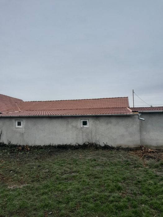 Executam acoperișuri și reparații de urgenta