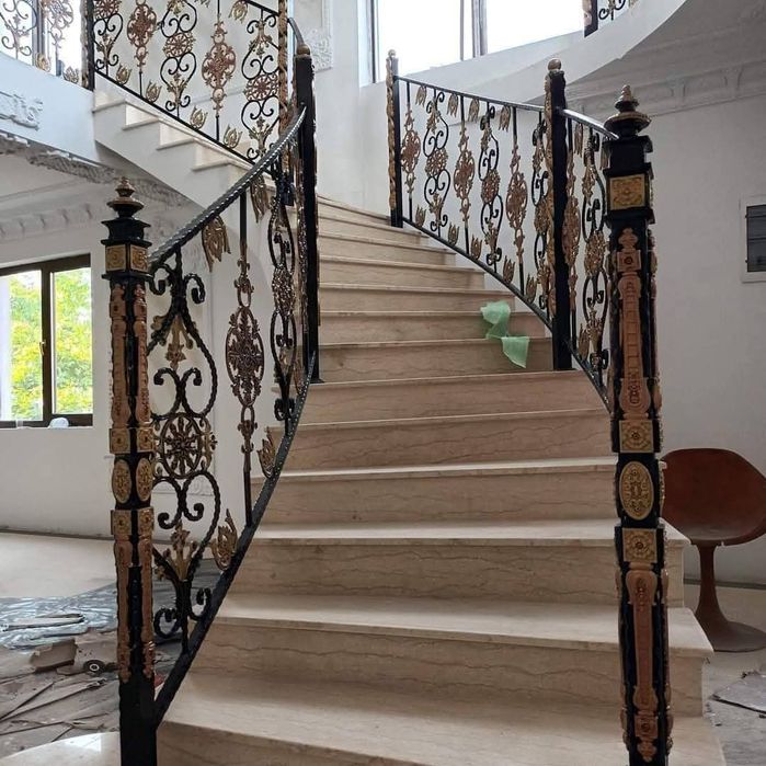 Executăm balustrade din fier forjat și tablă decupată.