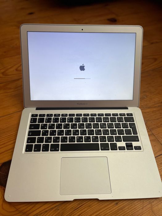 Продавам Apple MacBook Air 13" Mid 2011