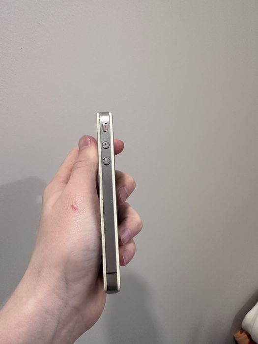 продам айфон 4 рабочий