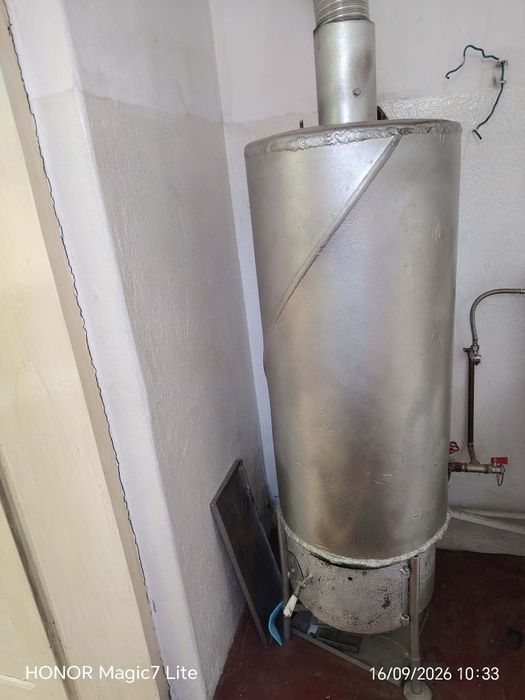 Vand boiler cu incalziere pe lemne.