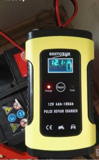 Зарядно за акумулатор,НОВО,интелигентно,с амперметър,волтметър,дисплей