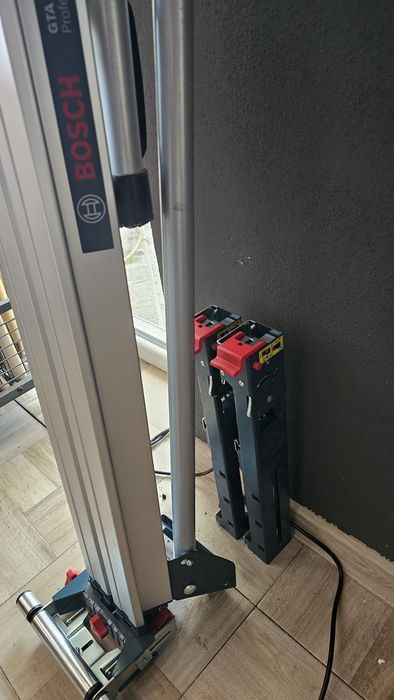 Bosch GTA 3800 masa de lucru + role de transport.