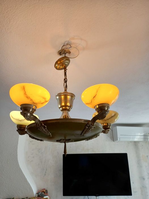 Продавам полилей