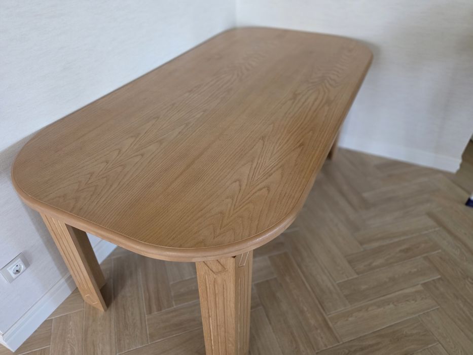 Трапезна и холна маса от естествен фурнир