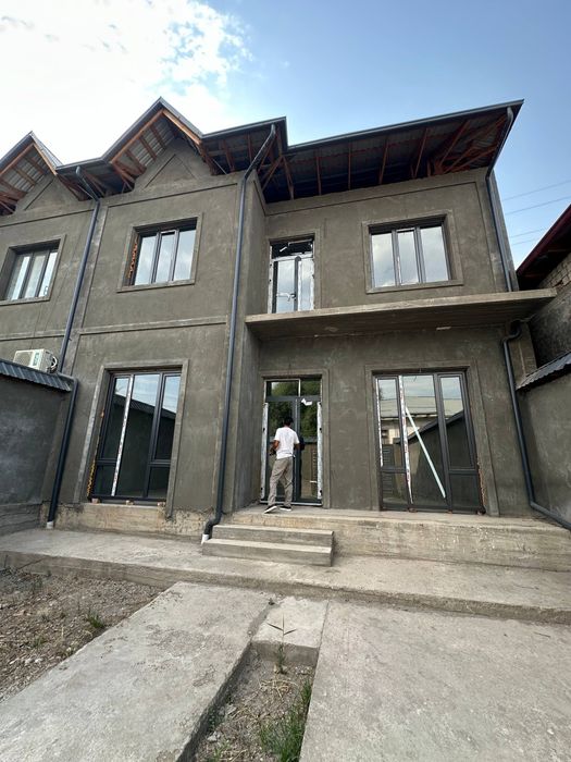 Участка сотилади, каробка ҳолатда. 4 та хона, 2 сотих. Нархи — 125 000