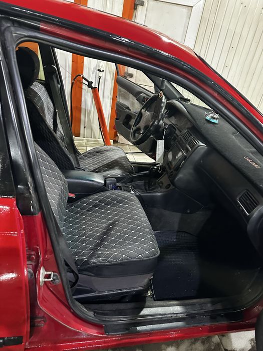 Продам машину карина е carina e