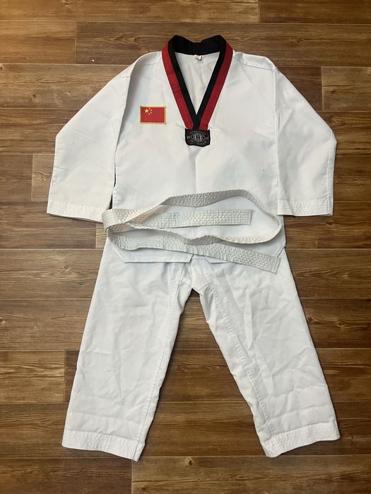 Продам кимоно на 8-10 лет