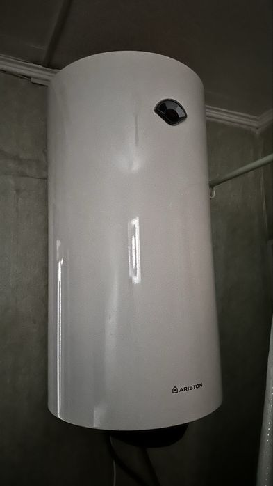 Бойлер Аристон для подогрева воды