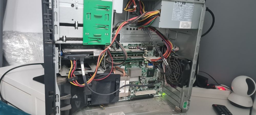 Lot 2 calculatoare vechi , PC -uri, Desktop