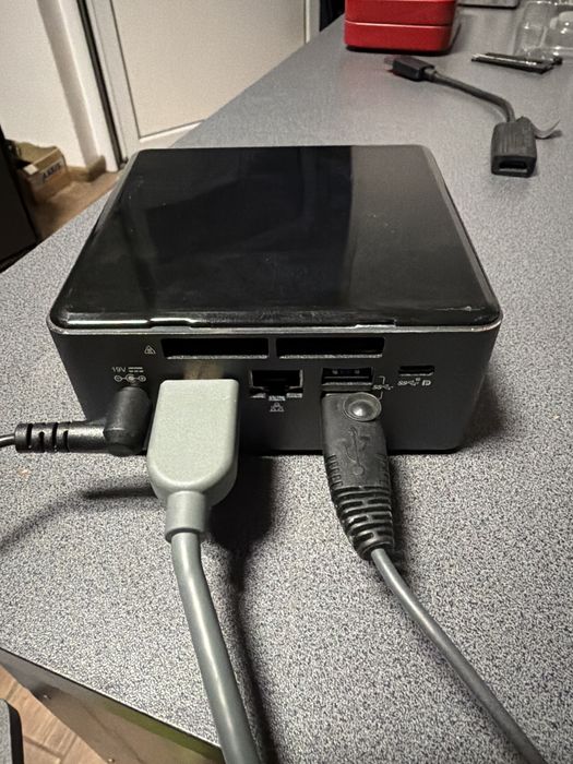 MiniPC Intel NUC i3 7gen 8g 256g ssd wifi bt