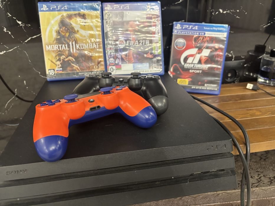 Продается PS4 pro, в хорошем состоянии