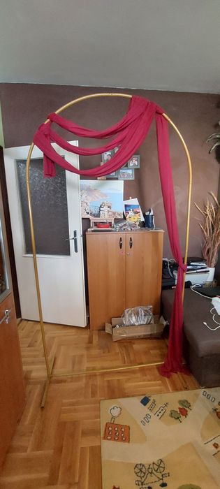 Метална арка -размери 2,20м × 1,20м с бордо воал подарък