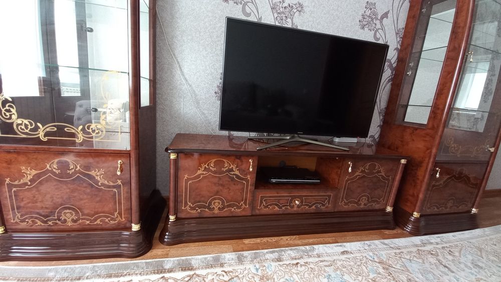 Продам гарнитур в гостиную