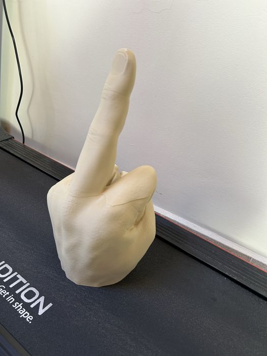 Каска среден пръст аксесоар/декор