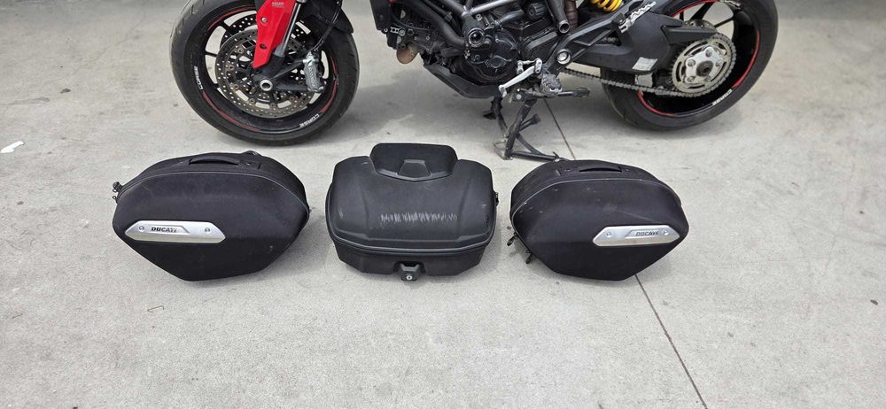 HobbyMoto vinde Ducati HyperStrada / Hypermotard 821