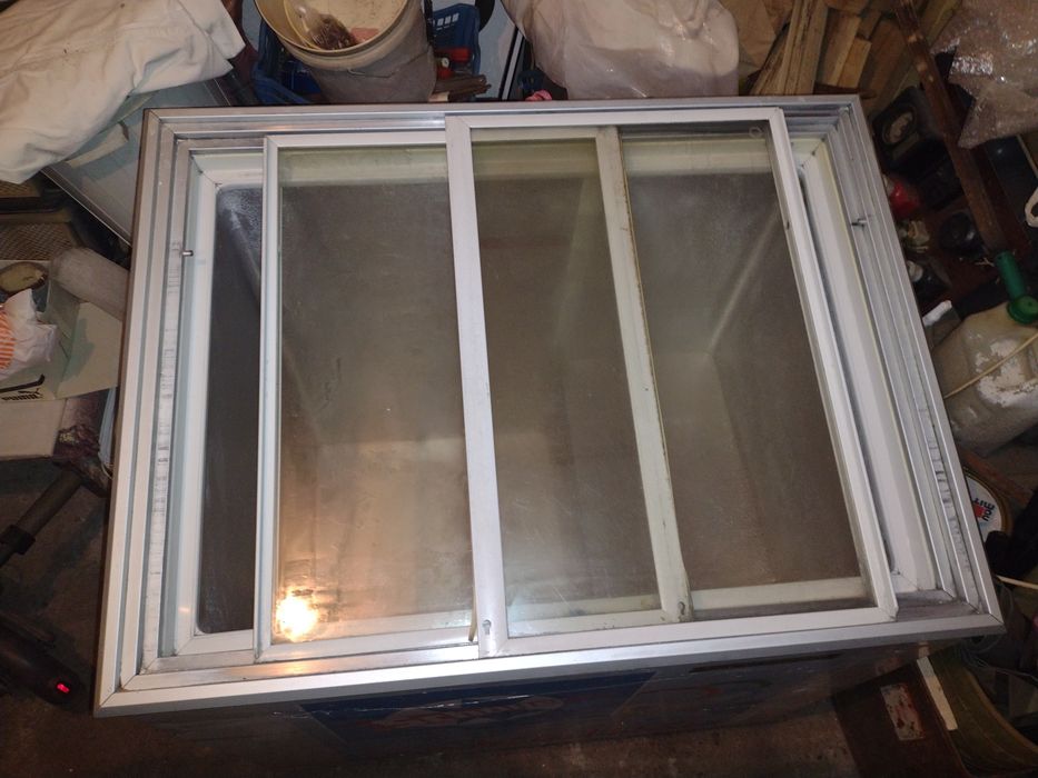 Продавам фризер ракла с плъзгащи се стъкла 200 л