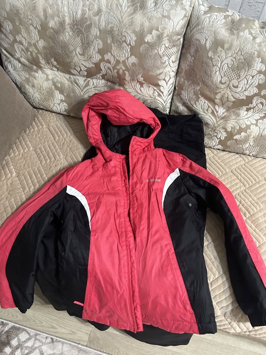 Лыжный костюм и перчатки