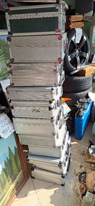 Продават се куфарчета от30 до 50 лева за 1 брой