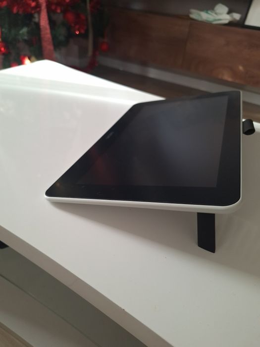 Продавам графичен таблет WACOM One Creative Pen 
Големина на ди