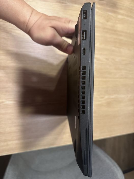 Лаптоп Lenovo T570