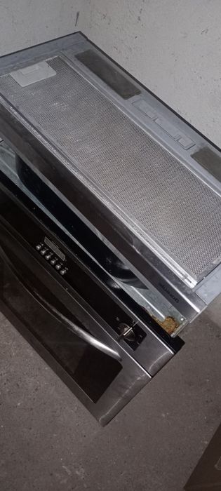 Cuptor și hota la ofertă