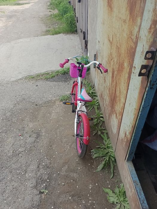 Продается детский велосипед для девочек 4-6 лет