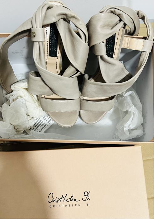 Sandale de piele moale si fina