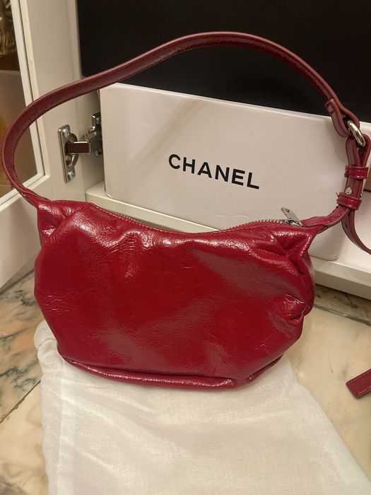 Лачено червена чанта от Zara