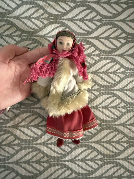 Продам Фарфоровых кукол.