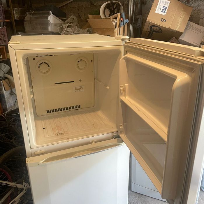 Холодильник сатылады