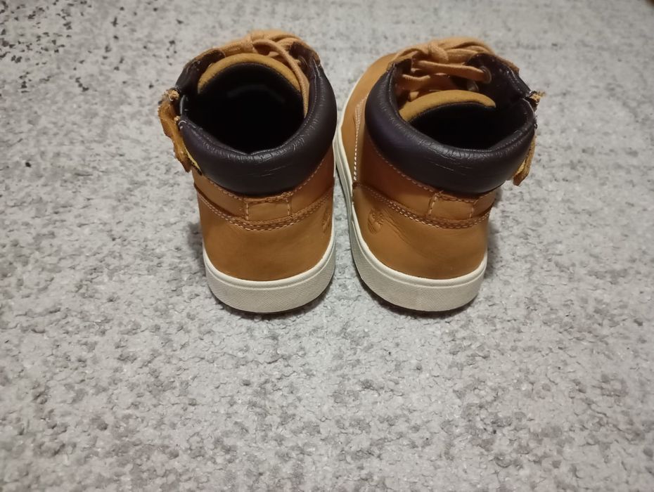 Ghetuțe Timberland pentru copii mici