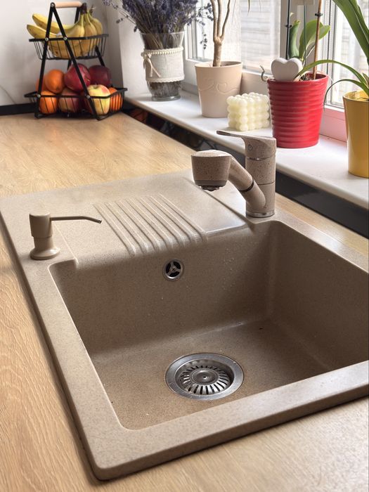 Bucatarie utilata (cuptor, hota, plita, masina spalat vase, chiuveta)