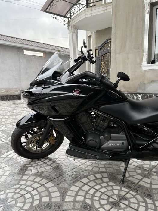 Мотоцикл Honada DN-1 единственный в Узбекистане