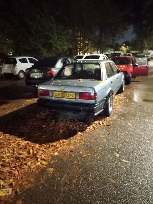 Срочно продаётся своя БМВ е30 седан