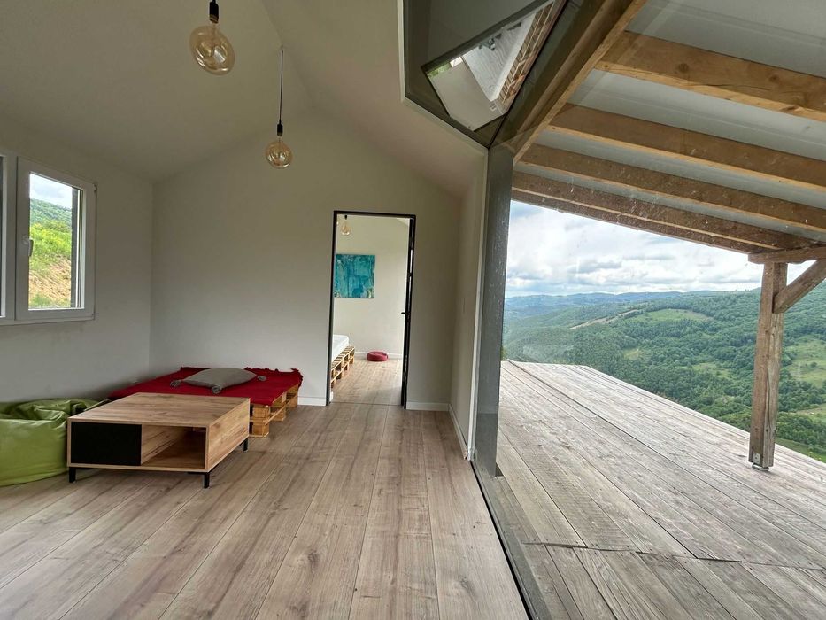 Cabana si teren de vânzare