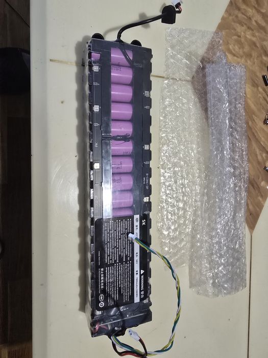 Vând baterie acumulator xiaomi m368, noua,36v si acumulator 36v nou