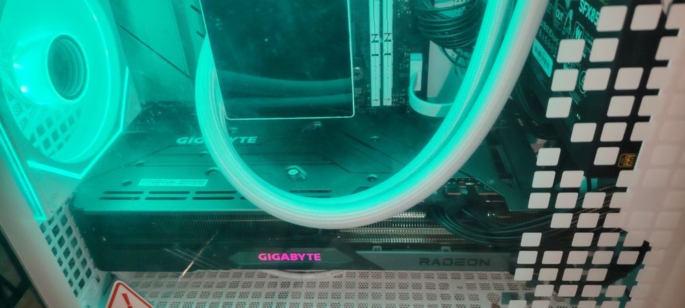 Видеокарта AMD RX 7800XT