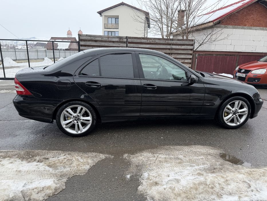 Mercedes-Benz.  C220 ,150cp