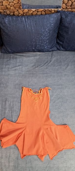 2 Rochițe fetiță fara mânecă .