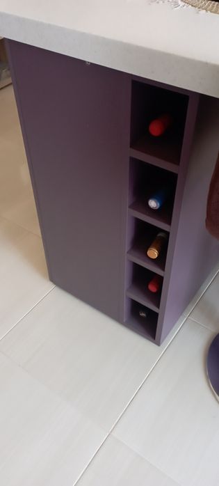 Masă ,insula living,bucătărie,